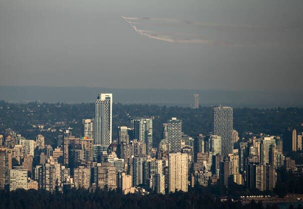 July 27, 2022, VANCOUVER, BC, CANADA: The Canadian Forces Snowbirds air demonstration team fly over the downtown skyline as part of the Celebration of Light fireworks festival, in Vancouver, on Wednesday, July 27, 2022. VANCOUVER CANADA  - ZUMAc35_ 20220727_zaf_c35_195 Copyright: xDarrylxDyckx