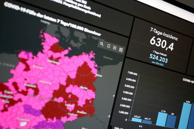 RKI dashboard, 7 day incidence is now 630.4 7 day incidence, RKI dashboard on a monitor on 28 07 2022 in Siegen Germany.