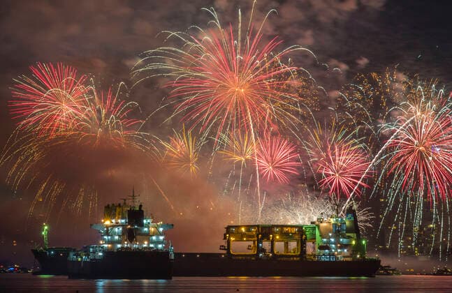 (220728) -- VANCOUVER, July 28, 2022 -- A fireworks show is staged by team Canada at English Bay during the 30th Celebration of Light event in Vancouver, British Columbia, Canada on July 27, 2022. (Photo by Xinhua) CANADA-VANCOUVER-FIREWORKS LiangxSen 