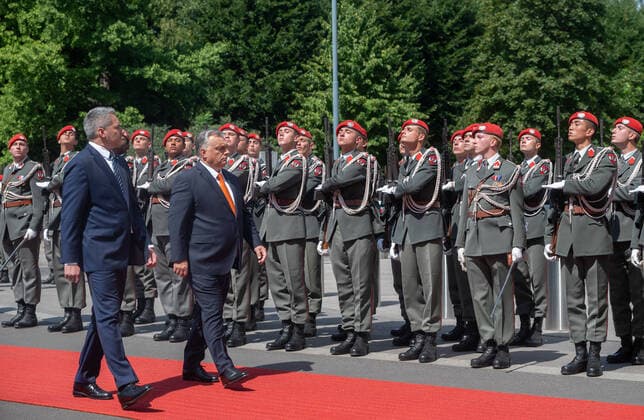 News Themen der Woche KW 30 News Bilder des Tages 20220728 Offizieller Besuch des Ungarischen Ministerpraesidenten WIEN, OESTERREICH - 28. JULI: Bundeskanzler Karl Nehammer (OEVP) und Premierminister von Ungarn Viktor Orban dem Bundeskanzleramt am 28. Juni 2022 in Wien, Oesterreich. 220728_SEPA_32_005 Copyright: xMartinxJuenx SEPAxMedia