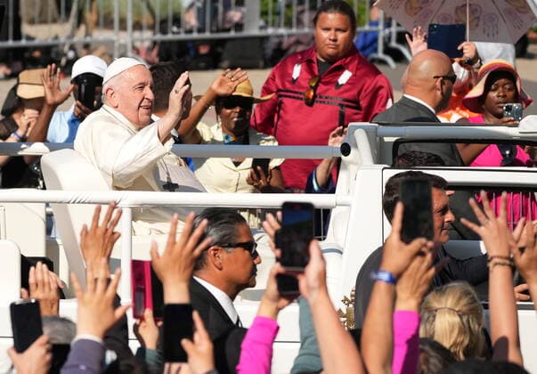 July 28, 2022, Ste-Anne-de-Beaupro PQ, CANADA: Pope Francis waves to the crowd as he arrives for mass at the Basilica of Sainte-Anne-de-BeauprÃ in Ste-Anne-de-BeauprÃ , Que., Thursday, July 28, 2022. Ste-Anne-de-Beaupré CANADA  - ZUMAc35_ 20220728_zaf_c35_005 Copyright: xNathanxDenettex