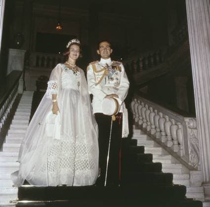 Anefo photo collection. King Constantine from Greece and Princess Anne Marie posing as a wedding couple. undated Copyright: xpiemagsx pienatarchpart517102021-15888 !ACHTUNG AUFNAHMEDATUM GESCHÄTZT!
