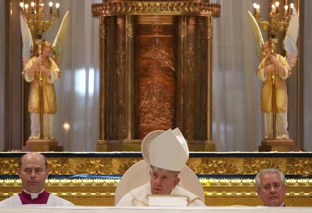 News Bilder des Tages July 28, 2022, Ste-Anne-de-BeauproÂ, PQ, CANADA: Pope Francis celebrates mass at the Basilica of Sainte-Anne-de-Beaupro in Ste-Anne-de-Beaupro , Que., Thursday, July 28, 2022. Ste-Anne-de-BeauprÃ CANADA  - ZUMAc35_ 20220728_zaf_c35_015 Copyright: xNathanxDenettex