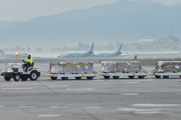 July 28, 2022, Toluca, Mexico City, Mexico: July 28, 2022 in Toluca, Mexico : Arrival of three million Covid-19 vaccines from Pfizer at Toluca International Airport (AIT), which were donated by the Canadian government. on July 28, 2022 in Toluca, Mexico. Toluca Mexico - ZUMAe321 20220728_zia_e321_022 Copyright: xArturoxHernandez xEyepixxGroupx