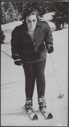Elsevier photo collection. Princess Beatrix skiing during her winter sports holiday in Gstaad in Switzerland. February 4, 1965. Gstaad, Switzerland Copyright: xpiemagsx pienatarchpart517102021-21500 !ACHTUNG AUFNAHMEDATUM GESCHÄTZT!