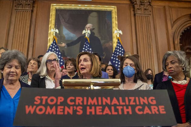 Bilder des Jahres 2022, News 07 Juli News Themen der Woche KW 30 News Bilder des Tages Speaker of the House Nancy Pelosi, D-CA, and other Democratic Women hold a press conference sharing stories of the consequences of a depletion in women s reproductive healthcare at the U.S. Capitol in Washington, DC on Thursday, July 28, 2022.  WAP20220728326 BONNIExCASH