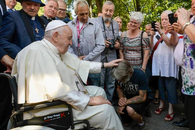 Canada, Quebec ,2022 07 28 Papa Francesco during the Meeting with guests of the FraternitÃ Reception and Spirituality Center on the way back from St Alphonse at the National Shrine of Sainte-Anne-de-Beaupre, 30 kilometers from Quebec City, Canada, Photograph by Vatican Mediia Catholic Press Photo . RESTRICTED TO EDITORIAL USE - NO MARKETING - NO ADVERTISING CAMPAIGNS.  Copyright: xVATICANxMEDIAx xipa-agency.netx xVaticanxMediax