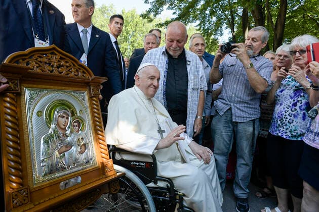 Canada, Quebec ,2022 07 28 Papa Francesco during the Meeting with guests of the FraternitÃ Reception and Spirituality Center on the way back from St Alphonse at the National Shrine of Sainte-Anne-de-Beaupre, 30 kilometers from Quebec City, Canada, Photograph by Vatican Mediia Catholic Press Photo . RESTRICTED TO EDITORIAL USE - NO MARKETING - NO ADVERTISING CAMPAIGNS.  Copyright: xVATICANxMEDIAx xipa-agency.netx xVaticanxMediax