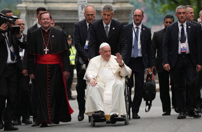 July 28, 2022, QUEBEC, QC, CANADA: Pope Francis arrives at the Cathedral-Basilica of Notre-Dame de Quebec in Quebec City to preside over an evening prayer service during his papal visit across Canada on Thursday, July 28, 2022. QUEBEC CANADA  - ZUMAc35_ 20220728_zaf_c35_068 Copyright: xNathanxDenettex