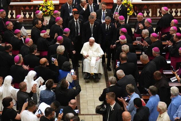 July 28, 2022, QUEBEC, QC, CANADA: Pope Francis leaves the Cathedral-Basilica of Notre-Dame de Quebec in Quebec City after presiding over an evening prayer service during his papal visit across Canada on Thursday, July 28, 2022. QUEBEC CANADA  - ZUMAc35_ 20220728_zaf_c35_089 Copyright: xNathanxDenettex