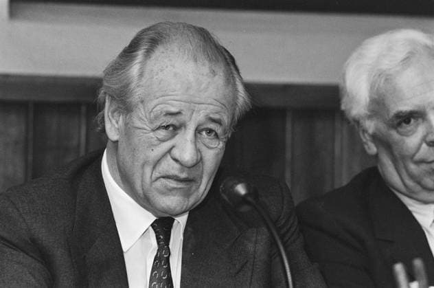Anefo photo collection. Press conference Heineken i.v.m. Annual Report 1986; 13: Drs. G. van Schaik, head, 14, 15: A. H. Heineken, head. April 8, 1987 Copyright: xpiemagsx pienatarchpart517102021-6369 !ACHTUNG AUFNAHMEDATUM GESCHÄTZT!