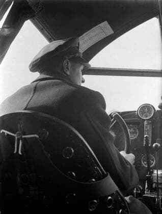 Poll photo collection. Berlin airport - Tempelhof. Pilot Willem Beekman in the Cockpit of the Fokker F.XX PH-AIZ Herring Gull. October 1934. Berlin, Germany Copyright: xpiemagsx pienatarchpart630102021-18200 !ACHTUNG AUFNAHMEDATUM GESCHÄTZT!