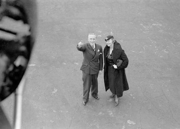 Poll photo collection. Berlin airport - Tempelhof. Harry Laponder and Thea Rasche at probably the Fokker F.IX PH-AGA eagle. October 1934. Berlin, Germany Copyright: xpiemagsx pienatarchpart630102021-18310 !ACHTUNG AUFNAHMEDATUM GESCHÄTZT!