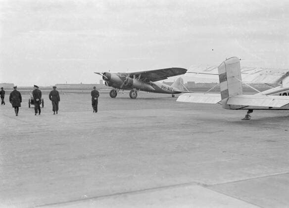 Poll photo collection. Berlin airport - Tempelhof. Fokker f.xx pH-aiz Herring gull at Berlin airport - Tempelhof. October 1934. Berlin, Germany Copyright: xpiemagsx pienatarchpart630102021-18316 !ACHTUNG AUFNAHMEDATUM GESCHÄTZT!