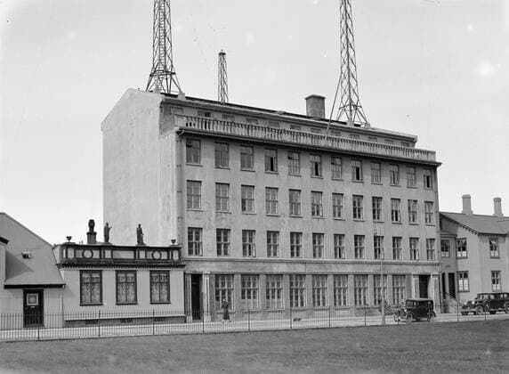 Poll photo collection. Iceland. Reykjavik. Building of the Icelandic state radio with masts on the roof. 1934. Iceland, Reykjavik Copyright: xpiemagsx pienatarchpart630102021-18639 !ACHTUNG AUFNAHMEDATUM GESCHÄTZT!