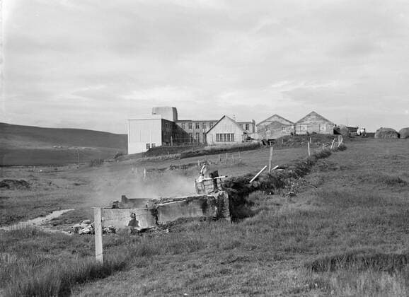 Poll photo collection. Iceland. BorgarfjörÃ°ur. Reykholt Skoli: Rear of the building complex with hot source in the field. 1934. BorgarfjörÃ°ur, Iceland Copyright: xpiemagsx pienatarchpart630102021-18684 !ACHTUNG AUFNAHMEDATUM GESCHÄTZT!