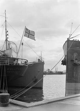 Poll photo collection. Iceland. Reykjavik, harbor face with left the stern of the ship Cullfuss and several other ships. 1934. Iceland, Reykjavik Copyright: xpiemagsx pienatarchpart630102021-18719 !ACHTUNG AUFNAHMEDATUM GESCHÄTZT!