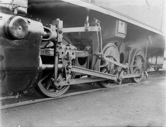 Poll photo collection. Reporting Dutch Railways. Wheels with drive from a steam locomotive. 1932. Amsterdam, Noord-Holland Copyright: xpiemagsx pienatarchpart630102021-21947 !ACHTUNG AUFNAHMEDATUM GESCHÄTZT!