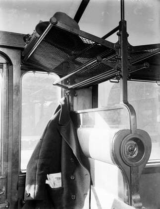 Poll photo collection. Reporting Dutch Railways. Interior of a train coupe: suspended jacket with newspaper in inner pocket, suitcase, luggage racks and sofas. 1932. Amsterdam, Noord-Holland Copyright: xpiemagsx pienatarchpart630102021-21978 !ACHTUNG AUFNAHMEDATUM GESCHÄTZT!