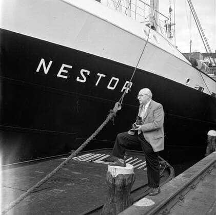 Poll photo collection. Netherlands Antilles and Suriname at the time of the royal visit of Queen Juliana and Prince Bernhard in 1955. Willem van de Poll on the quay when boarding the nestor in the port of Willemstad .. 1955. Curacao, Willemstad Copyright: xpiemagsx pienatarchpart630102021-22596 !ACHTUNG AUFNAHMEDATUM GESCHÄTZT!
