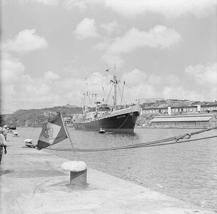 Poll photo collection. Netherlands Antilles and Suriname at the time of the royal visit of Queen Juliana and Prince Bernhard in 1955. Ms. Nestor in the port of Willemstad. In the background oil tanks of the shell and a building of the Curacao Trading Company. Left a flag of the KNSM. October 1, 1955. Curacao, Willemstad Copyright: xpiemagsx pienatarchpart630102021-23201 !ACHTUNG AUFNAHMEDATUM GESCHÄTZT!