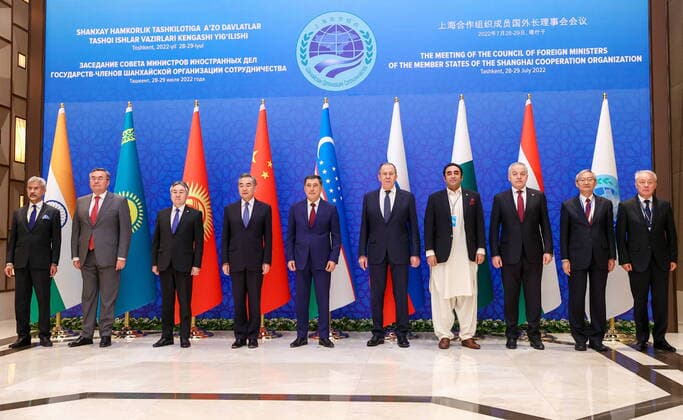 News Themen der Woche KW 30 TASHKENT, UZBEKISTAN - JULY 29, 2022: India s Foreign Minister Subrahmanyam Jaishankar, Kazakhstan s Foreign Minister Mukhtar Tleuberdi, Kyrgyzstan s Foreign Minister Jeenbek Kulubaev, China s Foreign Minister Wang Yi, Uzbekistan s Acting Foreign Minister Vladimir Norov, Russia s Foreign Minister Sergei Lavrov, Pakistan s Foreign Minister Bilawal Bhutto Zardari, Tajikistan s Foreign Minister Sirodjidin Aslov, and SCO Secretary General Zhang Ming (L-R) pose during a photo op prior to a meeting of the Council of Foreign Ministers of the Shanghai Cooperation Organization (SCO) member countries at the Tashkent City business center. Russian Foreign Ministry Press Office TASS  TS13C0ED
