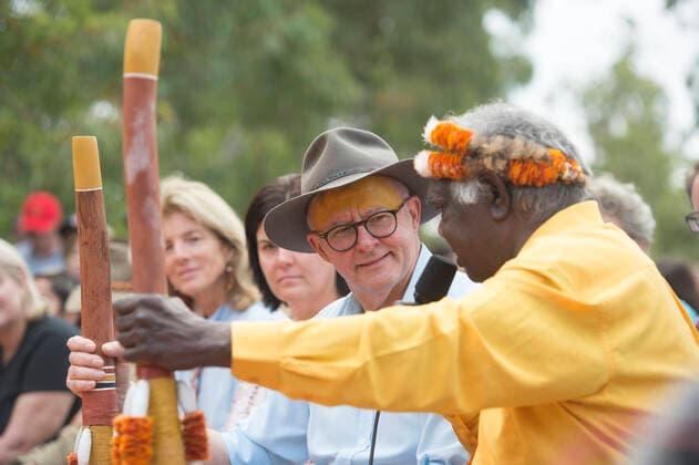 Bilder des Jahres 2022, News 07 Juli News Themen der Woche KW 30 GARMA FESTIVAL 2022, Prime Minister Anthony Albanese during the Garma Festival in northeast Arnhem Land, Northern Territory, Friday, July 29, 2022. The push to get an Indigenous voice in federal parliament is expected to be a key theme at this weekend?s Garma Festival in northeast Arnhem Land. ( NO ARCHIVING, EDITORIAL USE ONLY, NO USE IN BOOKS WITHOUT CONSENT AUSTRALIA  Copyright: xAARONxBUNCHx 20220729001684343052