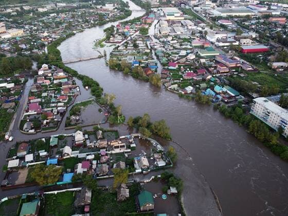 News Themen der Woche KW 30 News Bilder des Tages Russia Floods 8245066 29.07.2022 An aerial view shows the Chitinka River, the level of which exceeded the critical value due to heavy rains, in Chita, Russia. The water level of the river has risen sharply in recent days. Evgeny Yepanchintsev Sputnik Chita Zabaikalsky Krai Russia  Copyright: xEvgenyxYepanchintsevx
