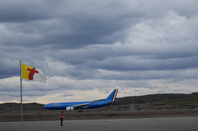 July 29, 2022, IQALUIT, NU, CANADA: The plane carrying Pope Francis arrives during his papal visit across Canada in Iqaluit, Nunavut on Friday, July 29, 2022. IQALUIT CANADA  - ZUMAc35_ 20220729_zaf_c35_040 Copyright: xNathanxDenettex