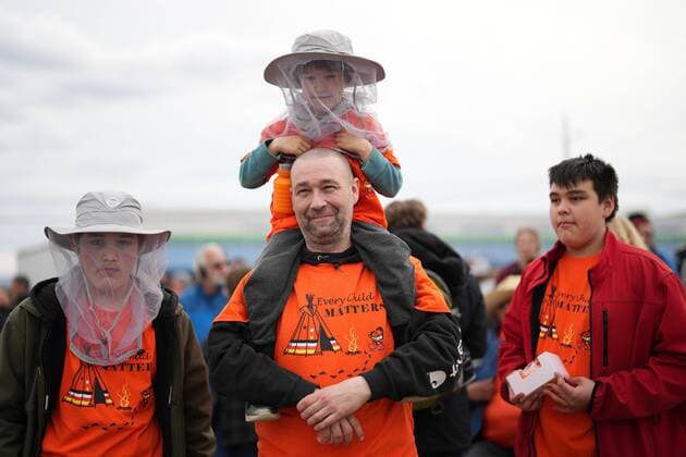 July 29, 2022, IQALUIT, NU, CANADA: People wear mosquito netting as they await the arrival of Pope Francis at Nakasuk Elementary School in Iqaluit, Nunavut on Friday, July 29, 2022. IQALUIT CANADA  - ZUMAc35_ 20220729_zaf_c35_061 Copyright: xNathanxDenettex