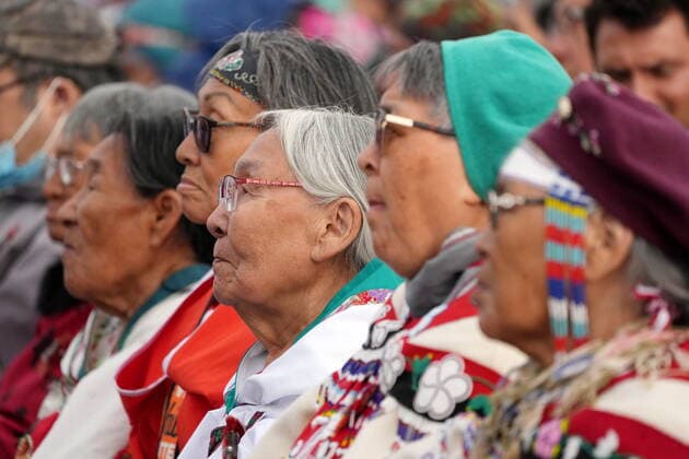 July 29, 2022, IQALUIT, NU, CANADA: Indigenous elders listen as Pope Francis gives an apology during a public event in Iqaluit, Nunavut on Friday, July 29, 2022, during his papal visit across Canada. IQALUIT CANADA  - ZUMAc35_ 20220729_zaf_c35_104 Copyright: xNathanxDenettex