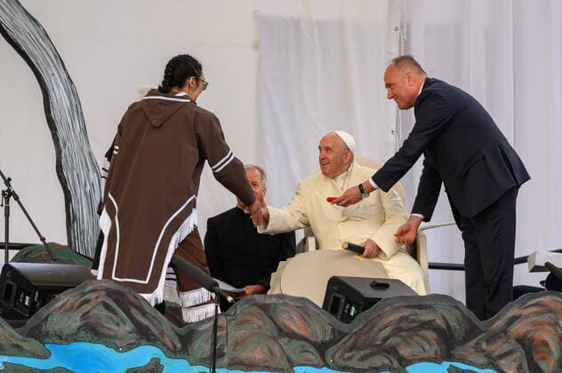 July 29, 2022, Iqaluit, NU, Canada: Pope Francis exchanges gifts with Inuit artists during his visit to Iqaluit, Nunavut on Friday, July 29, 2022. Iqaluit Canada  - ZUMAc35_ 20220729_zaf_c35_166 Copyright: xDustinxPatarx