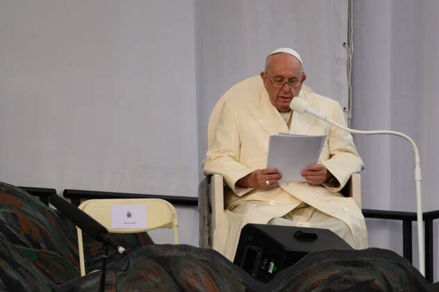 July 29, 2022, Iqaluit, NU, Canada: Pope Francis addresses onlookers during his visit to Iqaluit, Nunavut on Friday, July 29, 2022. Iqaluit Canada  - ZUMAc35_ 20220729_zaf_c35_168 Copyright: xDustinxPatarx