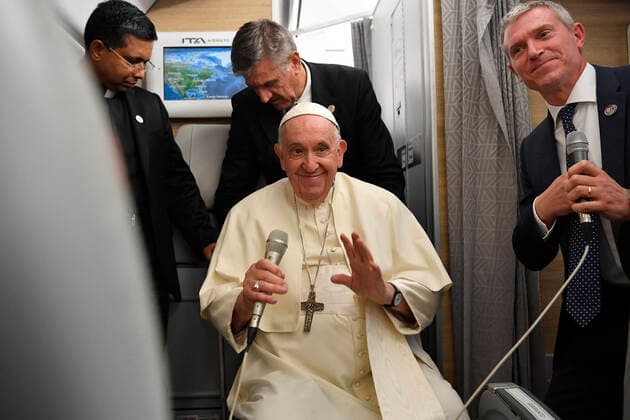 July 30, 2022, Canada: In a handout photo provided by , Pope Francis speak to journalists aboard an airplane departured from Canada on his way back to the Vatican, 30 July 2022. ANSA VATICAN PRESS Canada - ZUMAa110 20220730_zaf_a110_001 Copyright: xVaticanxMediax