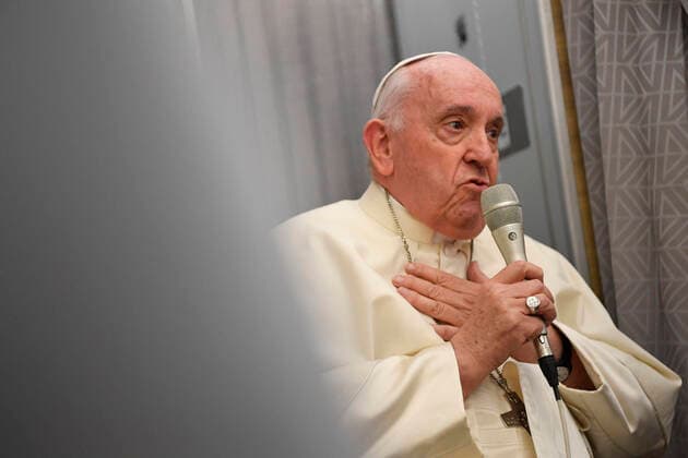 July 30, 2022, Canada: In a handout photo provided by , Pope Francis speak to journalists aboard an airplane departured from Canada on his way back to the Vatican, 30 July 2022. ANSA VATICAN PRESS Canada - ZUMAa110 20220730_zaf_a110_003 Copyright: xVaticanxMediax