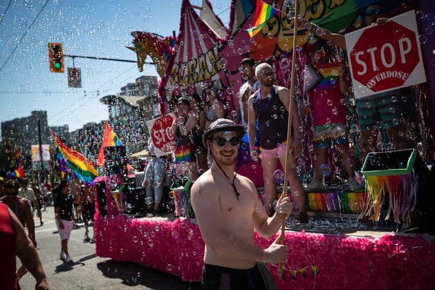 July 31, 2022, VANCOUVER, BC, CANADA: Bubbles fill the air as people stand on a float while others march along side during the Vancouver Pride Parade, in Vancouver, on Sunday, July 31, 2022. VANCOUVER CANADA  - ZUMAc35_ 20220731_zaf_c35_058 Copyright: xDarrylxDyckx