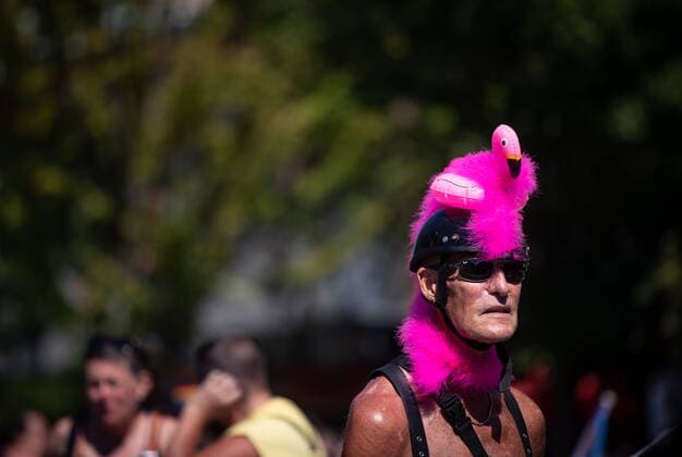 July 31, 2022, VANCOUVER, BC, CANADA: A person sports a flamingo on a helmet during the Vancouver Pride Parade, in Vancouver, on Sunday, July 31, 2022. VANCOUVER CANADA  - ZUMAc35_ 20220731_zaf_c35_062 Copyright: xDarrylxDyckx