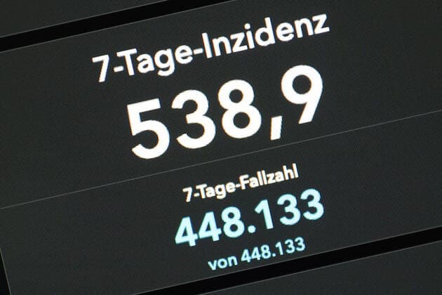 RKI dashboard, 7 day incidence is now 538.9 7 day incidence, RKI dashboard on a monitor on 01 08 2022 in Siegen Germany.