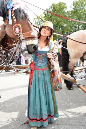 Regine Sixt Damenwiesn - Muenchen Anja Kruse bei Regines Damenwiesn im Hippodrom auf den Theresienwies n in Muenchen. Muenchen, 23.09.2013. *** Regine Sixt Damenwiesn Munich Anja Kruse at Regines Damenwiesn at Hippodrome at the Theresienwies n in Munich Munich, 23 09 2013