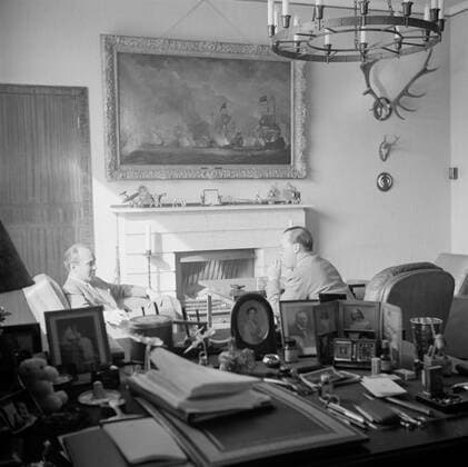 Poll photo collection. The royal family at Soestdijk Palace. Prince Bernhard is talking to an unknown gentleman in his office. { ca. 1947 }. Baarn, Utrecht (province) Copyright: xpiemagsx pienatarchpart72010201-16065 !ACHTUNG AUFNAHMEDATUM GESCHÄTZT!