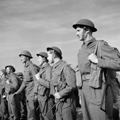 Poll photo collection. Prince Bernhard visits Dutch troops on their army base in Great Britain during the Second World War. The troops arise for the inspection. 1940. Great Britain Copyright: xpiemagsx pienatarchpart72010201-16323 !ACHTUNG AUFNAHMEDATUM GESCHÄTZT!