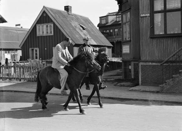 Poll photo collection. Iceland. Reykjavik. Two men, each on an Icelandic pony, in the Posthusstraeti. The wooden house behind them is SmiÃ°shus. On the right the house Skolabru no. 1. 1934. Iceland, Reykjavik Copyright: xpiemagsx pienatarchpart72010201-45262 !ACHTUNG AUFNAHMEDATUM GESCHÄTZT!