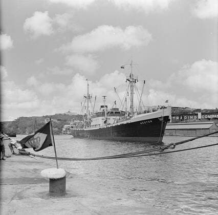 Poll photo collection. Netherlands Antilles and Suriname at the time of the royal visit of Queen Juliana and Prince Bernhard in 1955. Ms. Nestor in the port of Willemstad. October 1, 1955. Curacao, Willemstad Copyright: xpiemagsx pienatarchpart72010201-45344 !ACHTUNG AUFNAHMEDATUM GESCHÄTZT!