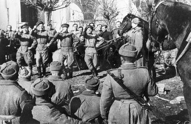 WWII HUNGARY DANCING ENSEMBLE 1434 28.02.1945 Soldiers watching a dancing performance. Olga Lander Sputnik Hungary  Copyright: xOlgaxLanderx