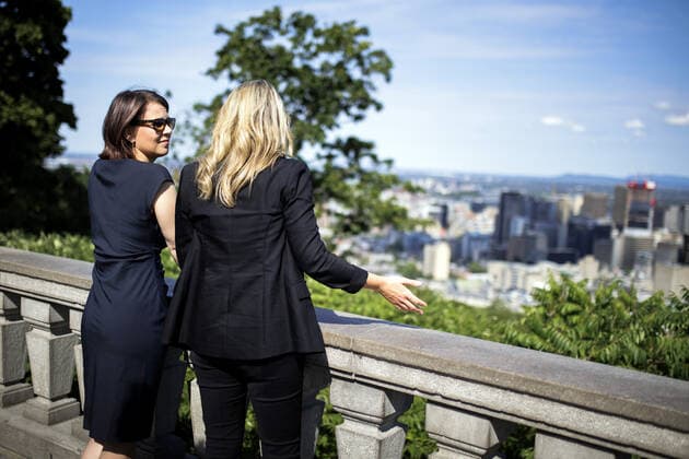 L R Annalena Baerbock, German Foreign Minister, and Melanie Joly, Minister of Foreign Affairs of Canada, photographed during a joint walk through the park at Mont Royal to the viewpoint Kondiaronk Belvedere Montreal, 03 08 2022 Montreal Canada Copyright: xJaninexSchmitz photothek.dex