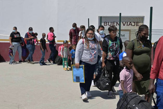Mexiko, Geflüchtete aus Mittelamerika in Tijuana August 3, 2022, Tijuana, Baja California, Mexico: Migrants from Central America, Mexico and Haiti were given humanitarian parole in Tijuana to enter the United States on Wednesday, August 3, 2022. ..The humanitarian parole is an exception to the Title 42 policy still in place and the Migrant Protection Protocols (MPP) or Remain in Mexico program, which was allowed to be dismantled by a US Supreme Court ruling on June 30 but the Biden Administration has not moved yet in replacing it or terminating the program because its reviewing how it will process migrants seeking asylum in the future---the Trump-era program forcing migrants to stay in Mexico will not change migrants circumstancesÃ¢â‚¬ due to Title 42 not allowing them to seek asyl - ZUMAm180 20220803_zip_m180_006 Copyright: xCarlosxA.xMorenox