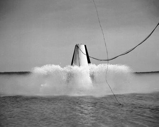 Photographed on: 08 05 1958. -- Impact test conducted by Langley s Hydrodynamics Division. The Division conducted a series of impact studies with full scale and model capsules of the original capsule shape A. Joseph Shortal wrote (Vol. 3, p. 16): The basic design of the capsule was made by M.A. Faget and his coworkers at PARD during the winter of 1957-1958. It was natural, then, that extensive use was made of the facilities at Wallops during the development of the spacecraft. The tests at Wallops consisted of 26 full-size capsules, either launched from the ground by rocket power or dropped from airplanes at high altitude and 28 scaled models, either rocket boosted or released from balloons. Emphasis in the Wallops program was on dynamic st Copyright: xpiemagsx piemagsspace-520 !ACHTUNG AUFNAHMEDATUM GESCHÄTZT!