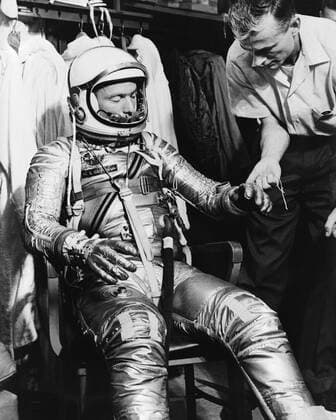S61-03522 (1961) --- Mercury astronaut M. Scott Carpenter, prime pilot for the Mercury-Atlas 7 (MA-7) spaceflight, and Crew Equipment Specialist Joe Schmidt are pictured during a suiting exercise. Schmidt is seen checking the gloves on Carpenter s pressure suit. Copyright: xpiemagsx piemagsspace-883 !ACHTUNG AUFNAHMEDATUM GESCHÄTZT!