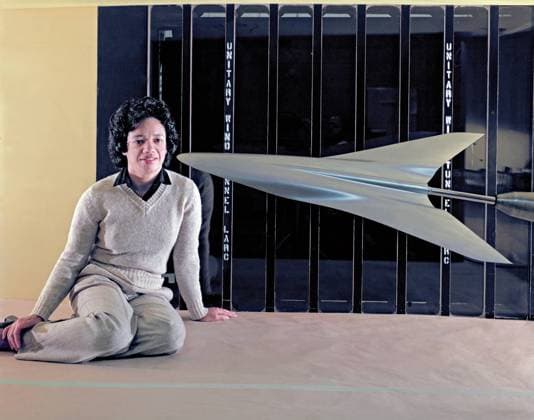 Leading Edge Vortex Suppression Series with Christine Darden in photos Copyright: xpiemagsx piemagsspace-2218 !ACHTUNG AUFNAHMEDATUM GESCHÄTZT!