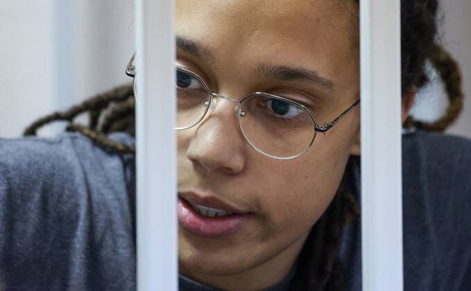 MOSCOW REGION, RUSSIA - AUGUST 4, 2022: US Olympic basketball champion Brittney Griner who is on trial on drug smuggling charges, appears for a hearing at the Khimki Municipal Court in the town of Khimki, northeast of Moscow. Griner was placed into custody till December 20 over an alleged attempt to smuggle cannabis oil into Russia through Sheremetyevo Airport. Anton Novoderezhkin TASS  TS13CED9